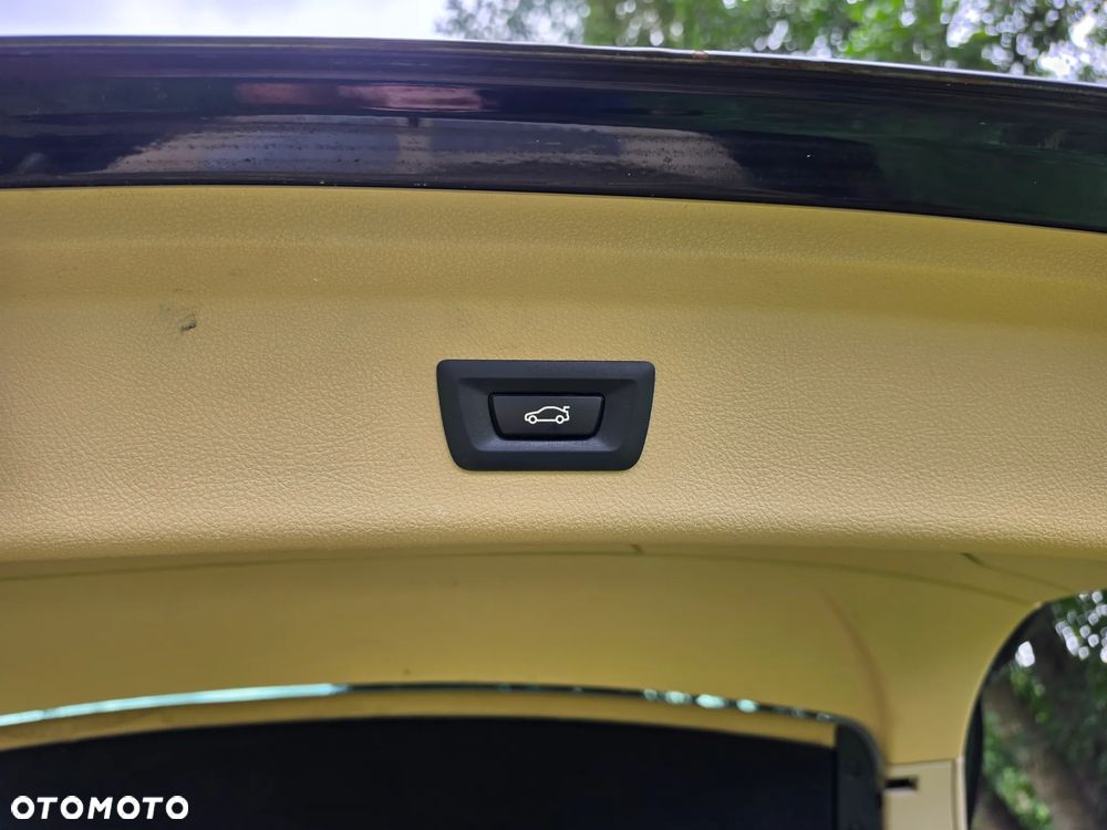 BMW Seria 3 318d DPF Edition Sport - 12