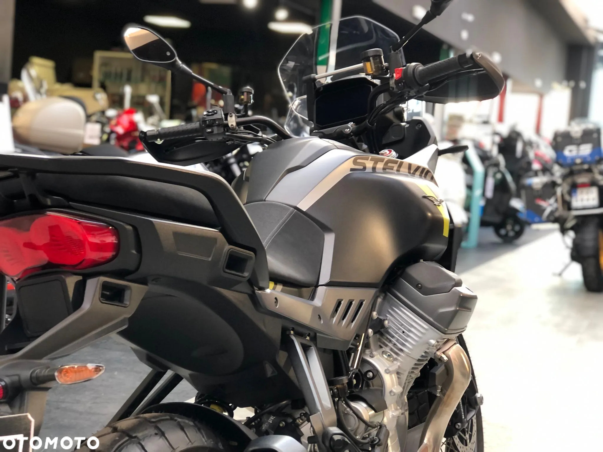 Moto Guzzi Stelvio - 11