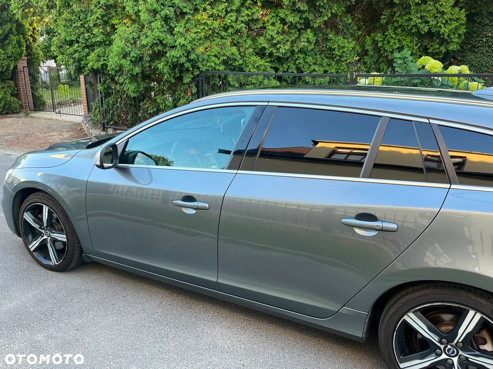 Volvo V60 D4 R-Design - 5