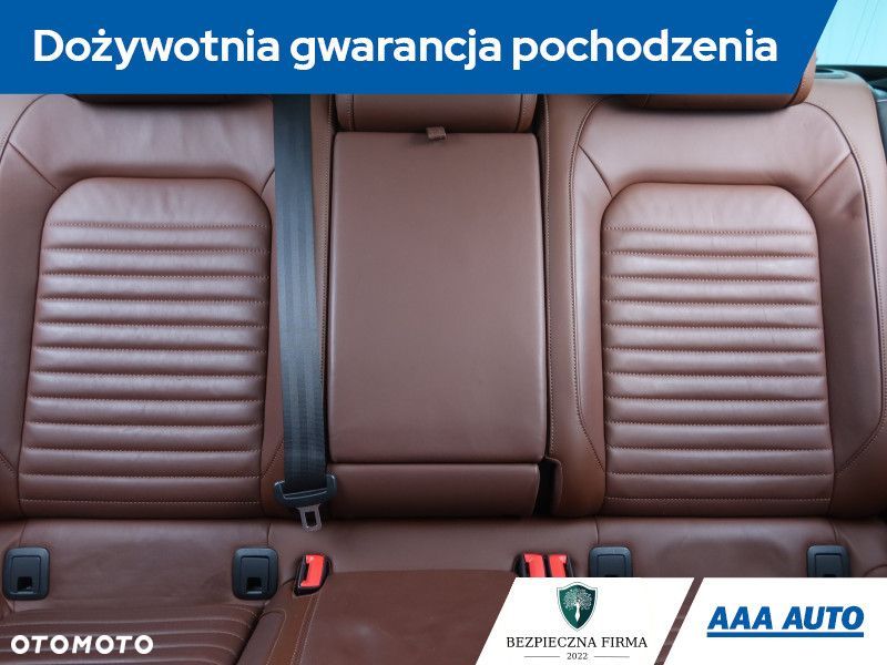 Volkswagen Passat - 11