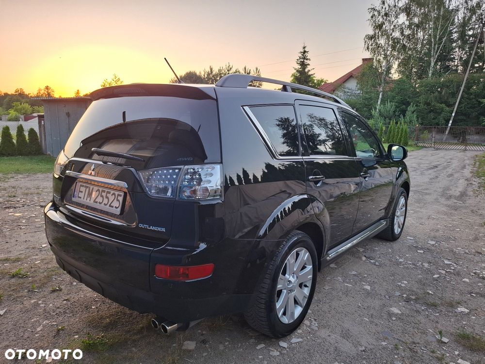 Mitsubishi Outlander - 10