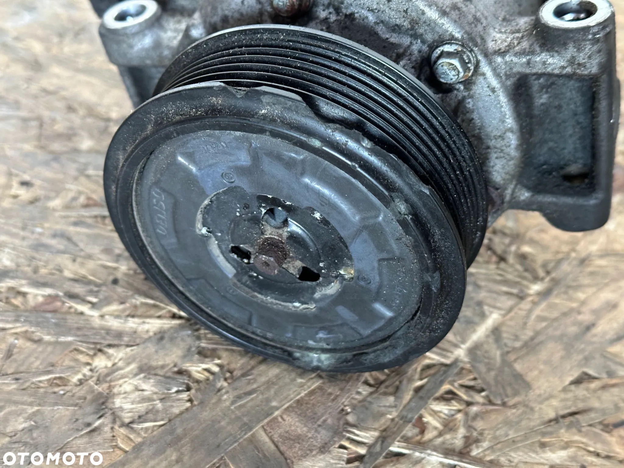 SPRĘŻARKA KLIMATYZACJI AUDI A6 3.0 TDI 4F0260805AG - 3