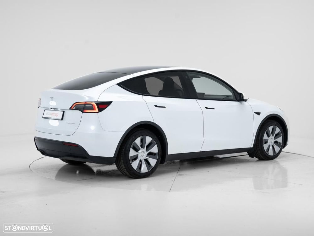 Tesla Model Y Long Range Dual Motor AWD - 4