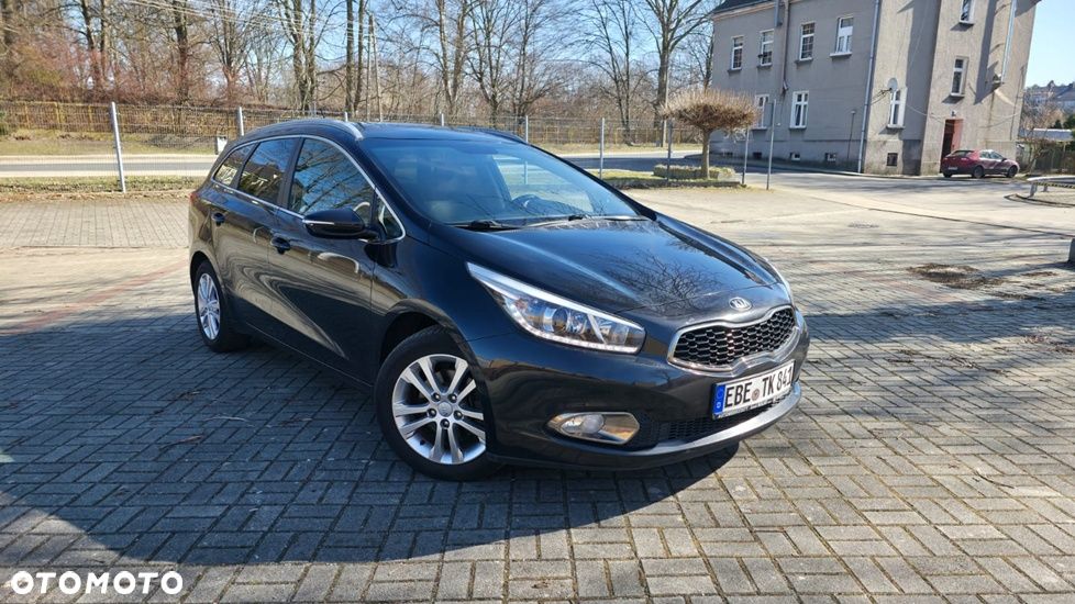 Kia Ceed 1.6 GDI Dream Team Edition - 1