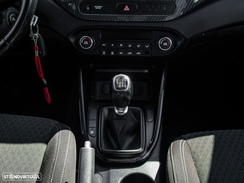 Kia Carens 1.7 CRDi ISG TX - 29
