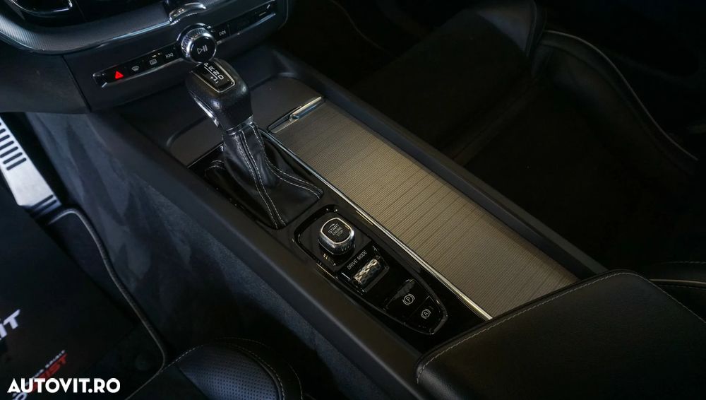 Volvo XC 60 D5 AWD R-Design - 16