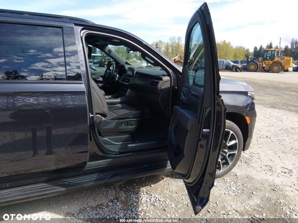 Chevrolet Suburban - 10