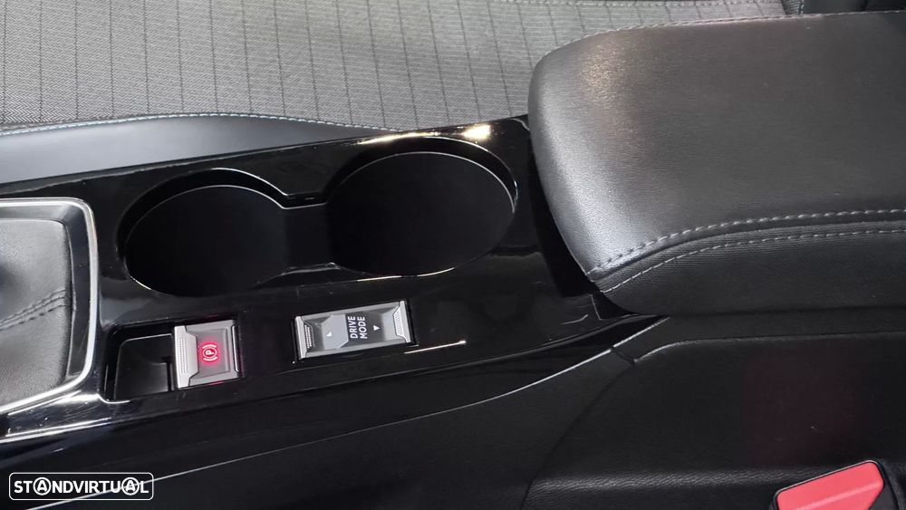 Peugeot 2008 1.2 PureTech Allure Pack - 32