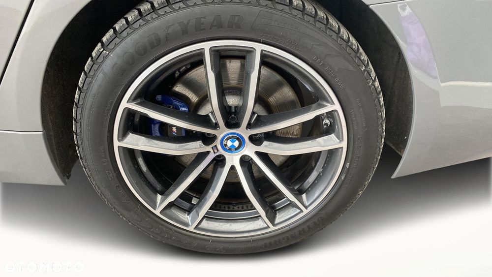 BMW Seria 5 530e xDrive - 14