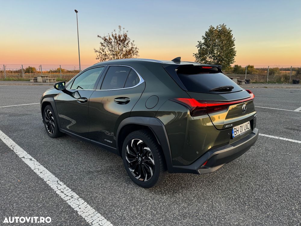 Lexus UX - 8