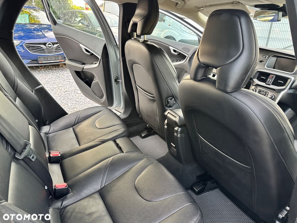Volvo V40 D2 Momentum - 27