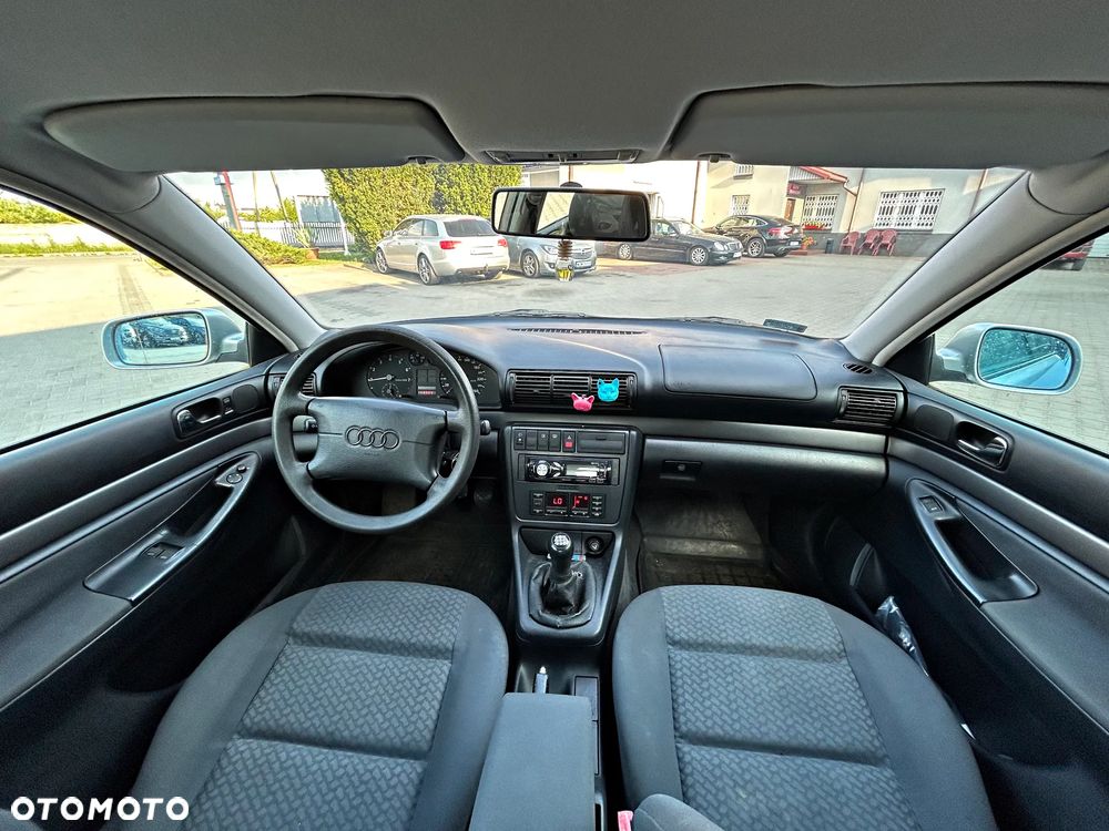 Audi A4 Limousine - 4