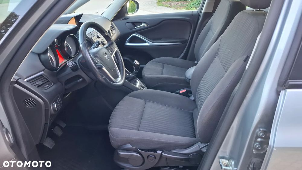 Opel Zafira - 10