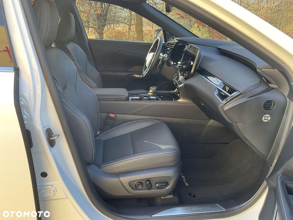 Lexus RX 450h+ F Sport Design - 12