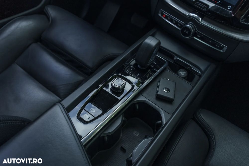 Volvo XC 60 B4 D Plus Bright - 32