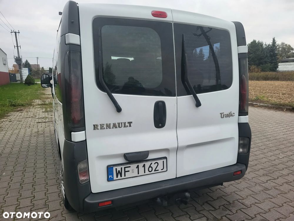 Renault Trafic Passenger - 23