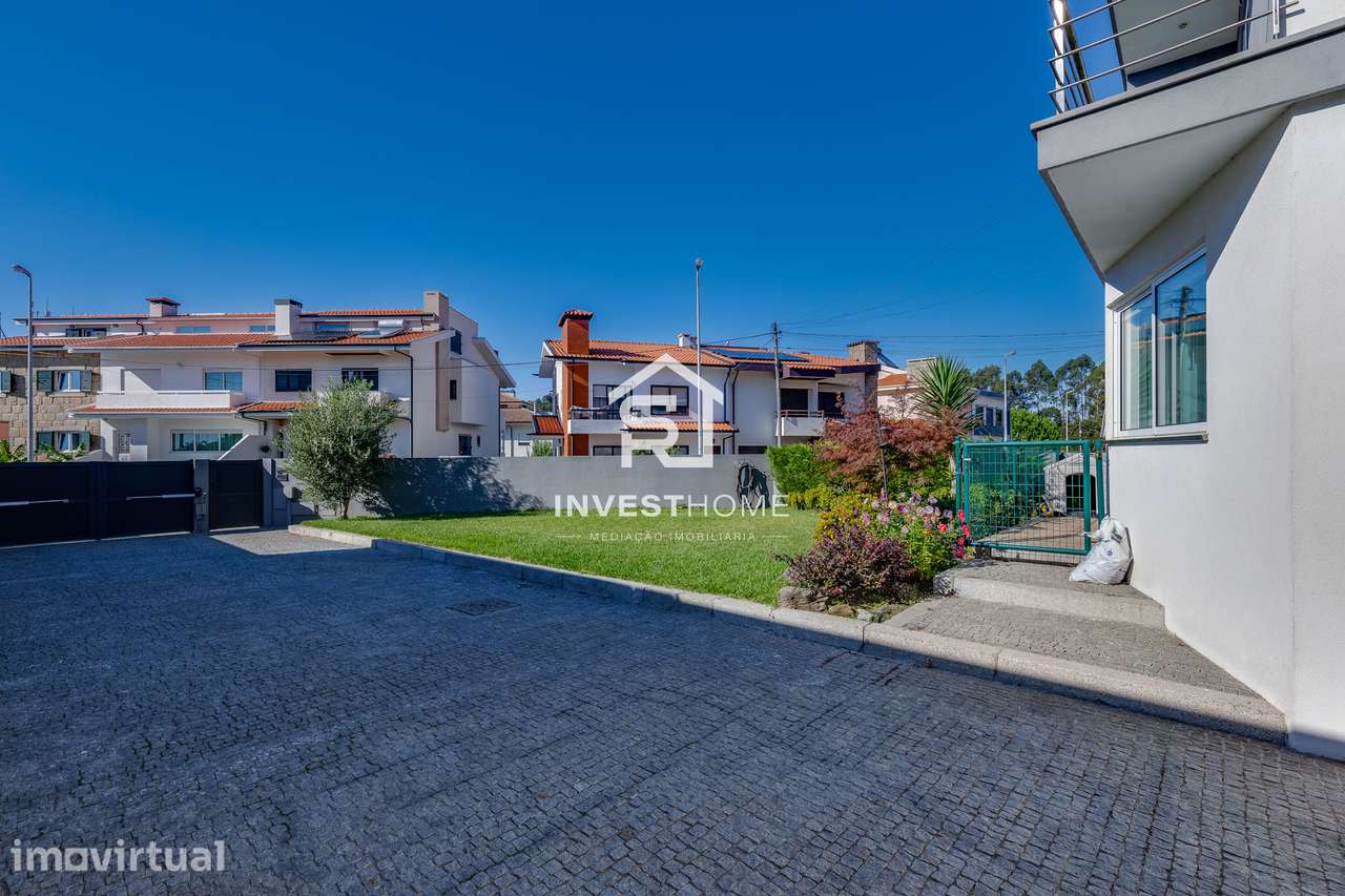 Moradia T4 remodelada | Metro | Jardim | Box 2 carros | Varandas - Grande imagem: 3/59