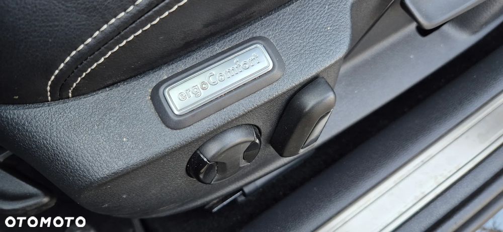 Volkswagen Passat Variant 2.0 TDI 4Mot Elegance DSG - 26