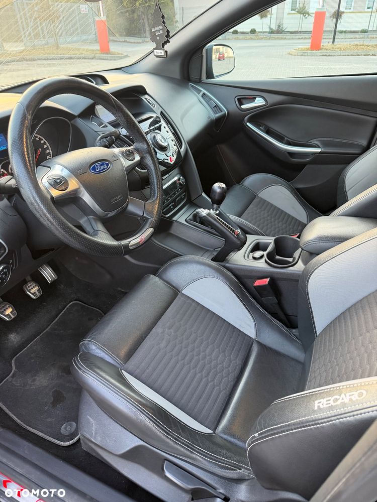 Ford Focus ST2 - 9