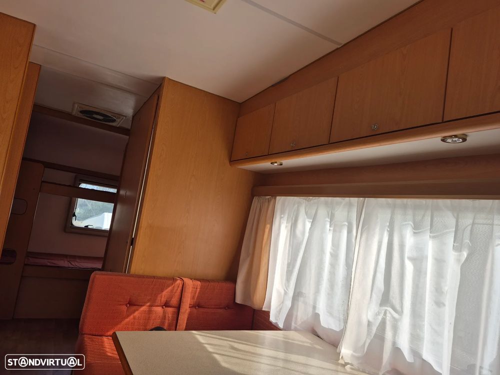 Sky Capuchine FIAT DUCATO 2.8 JTD  - SKY - 7 LUGARES - 6 DORMIDAS - 16