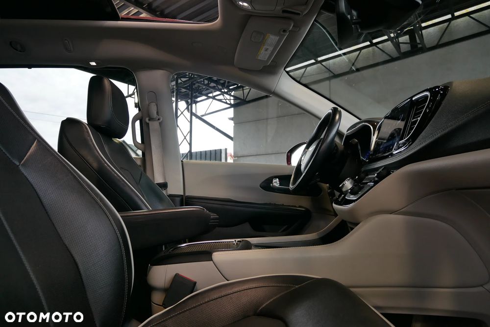 Chrysler Pacifica - 29