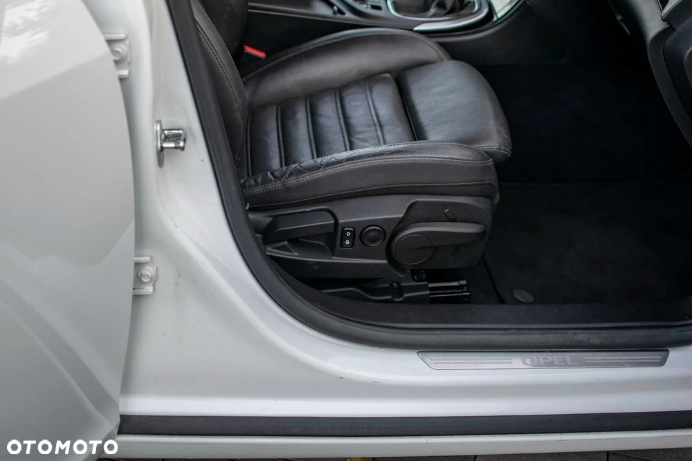 Opel Insignia - 36