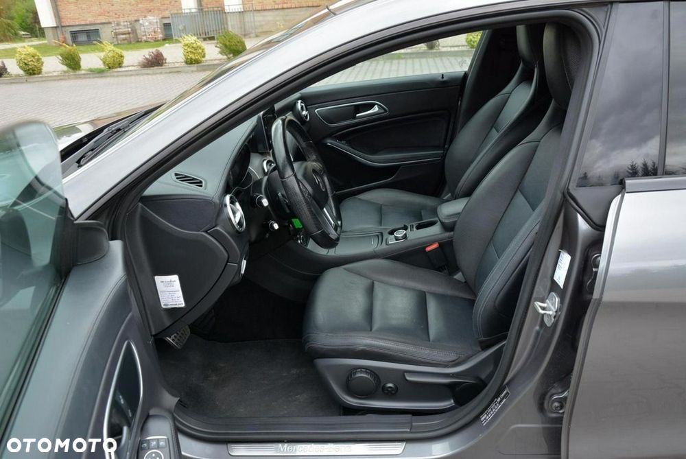 Mercedes-Benz CLA 200 7G-DCT AMG Line - 16