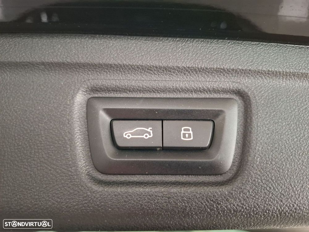 BMW 330 e Pack Desportivo M Auto — fotografia 25