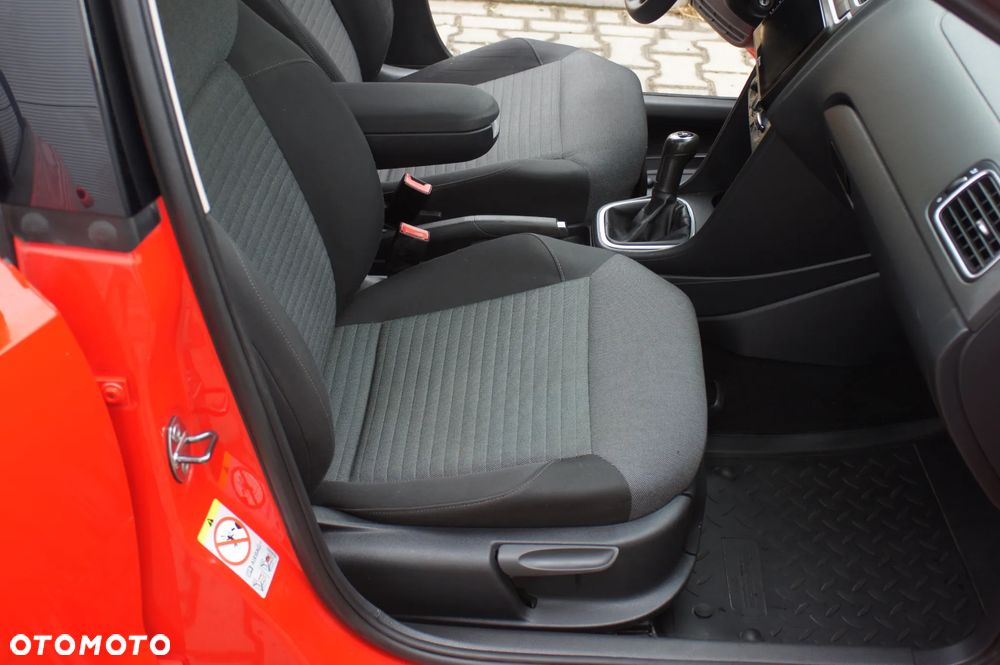Volkswagen Polo 1.2 TSI Blue Motion Technology Comfortline - 23