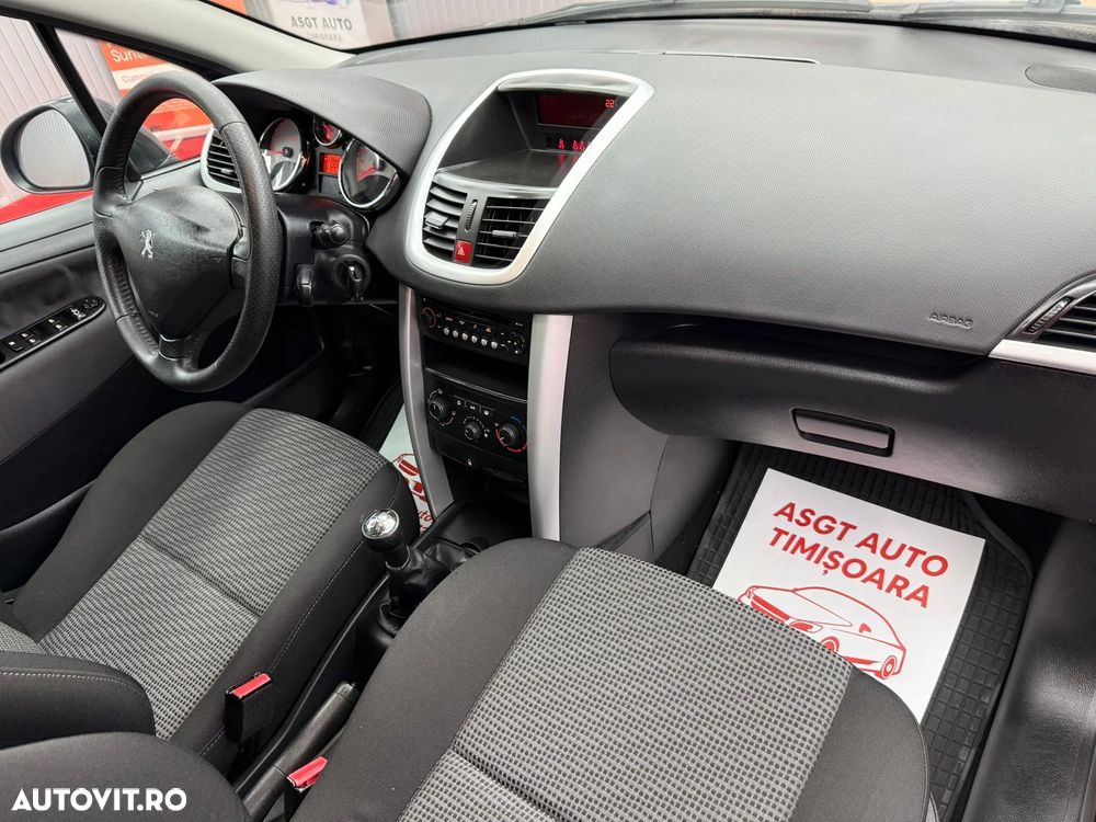 Peugeot 207 - 11