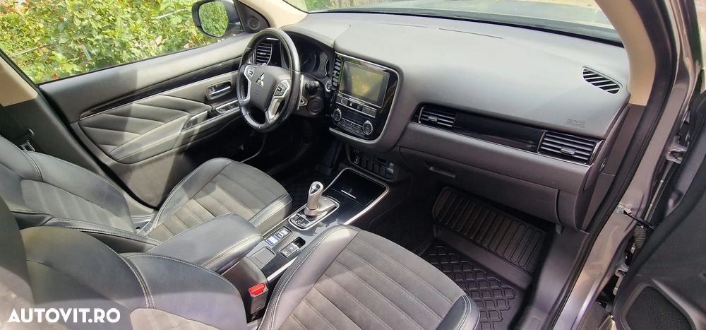 Mitsubishi Outlander 2.4 4WD Plug-In Hybrid Diamant - 18