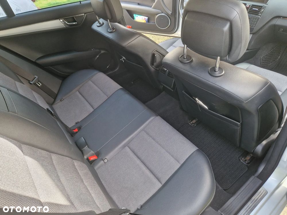 Mercedes-Benz Klasa C 220 CDI DPF Avantgarde - 15