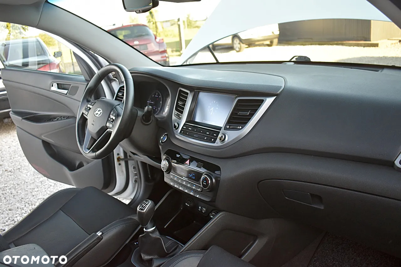 Hyundai Tucson 1.7 CRDI BlueDrive Style 2WD - 23