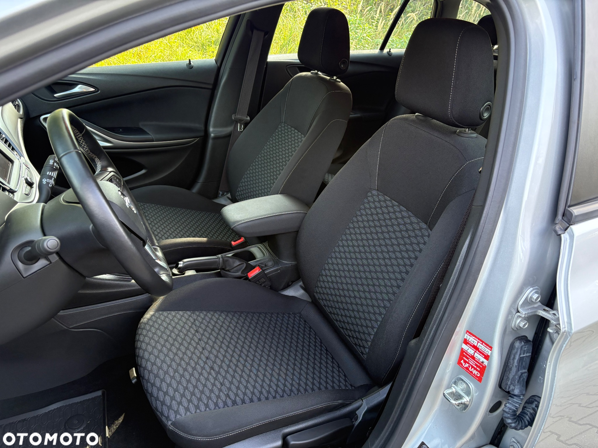 Opel Astra V 1.2 T Elegance S&S - 10