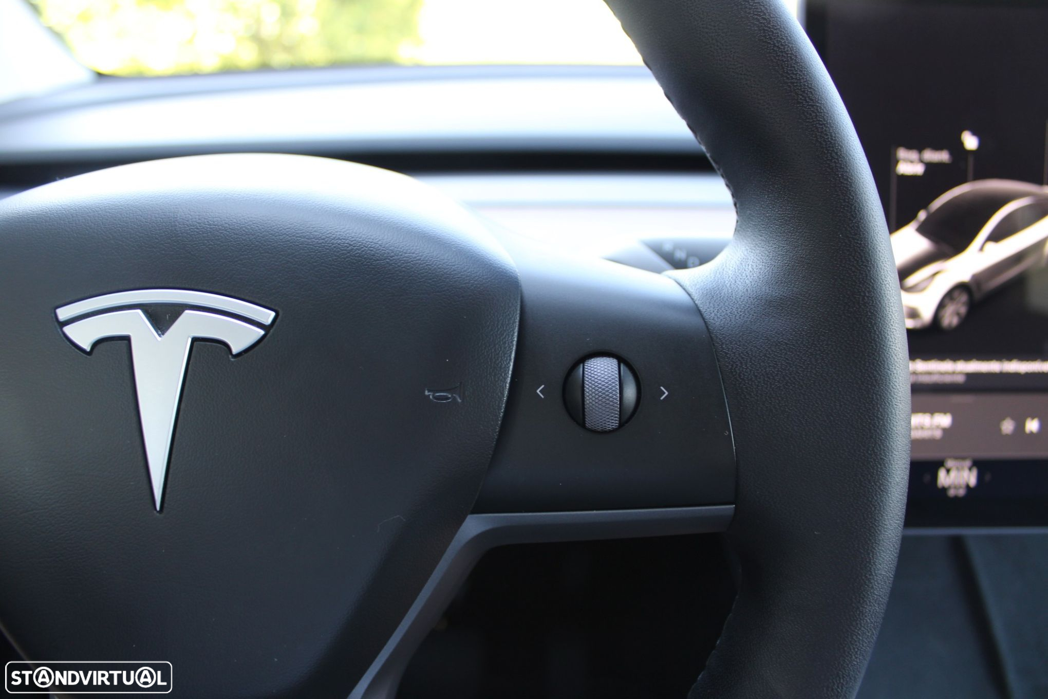Tesla Model Y Long Range Dual Motor AWD - 12