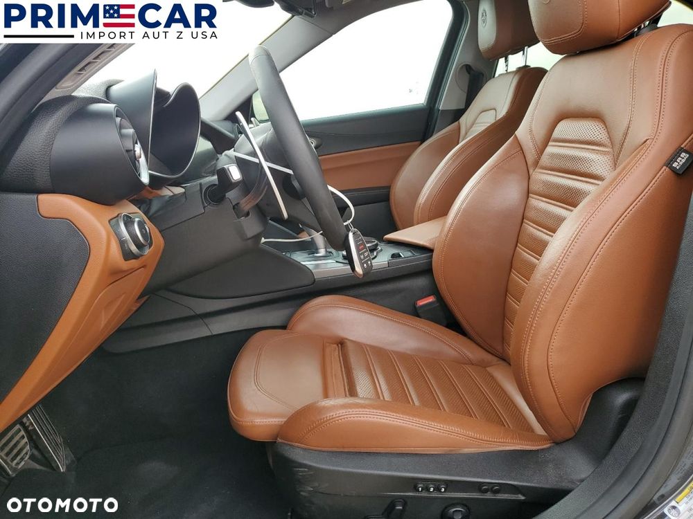 Alfa Romeo Giulia - 8