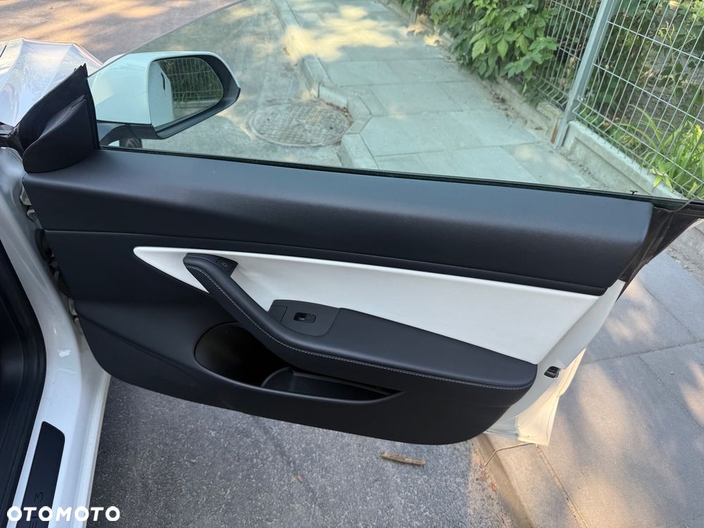 Tesla Model 3 - 16