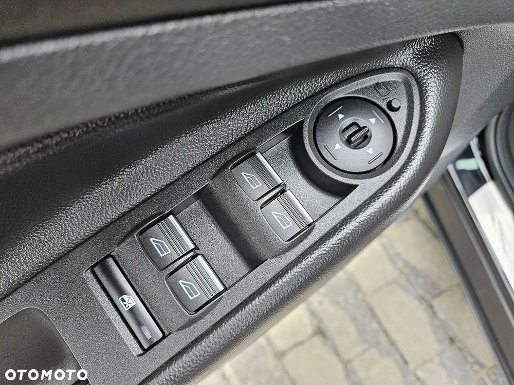 Ford Kuga - 32