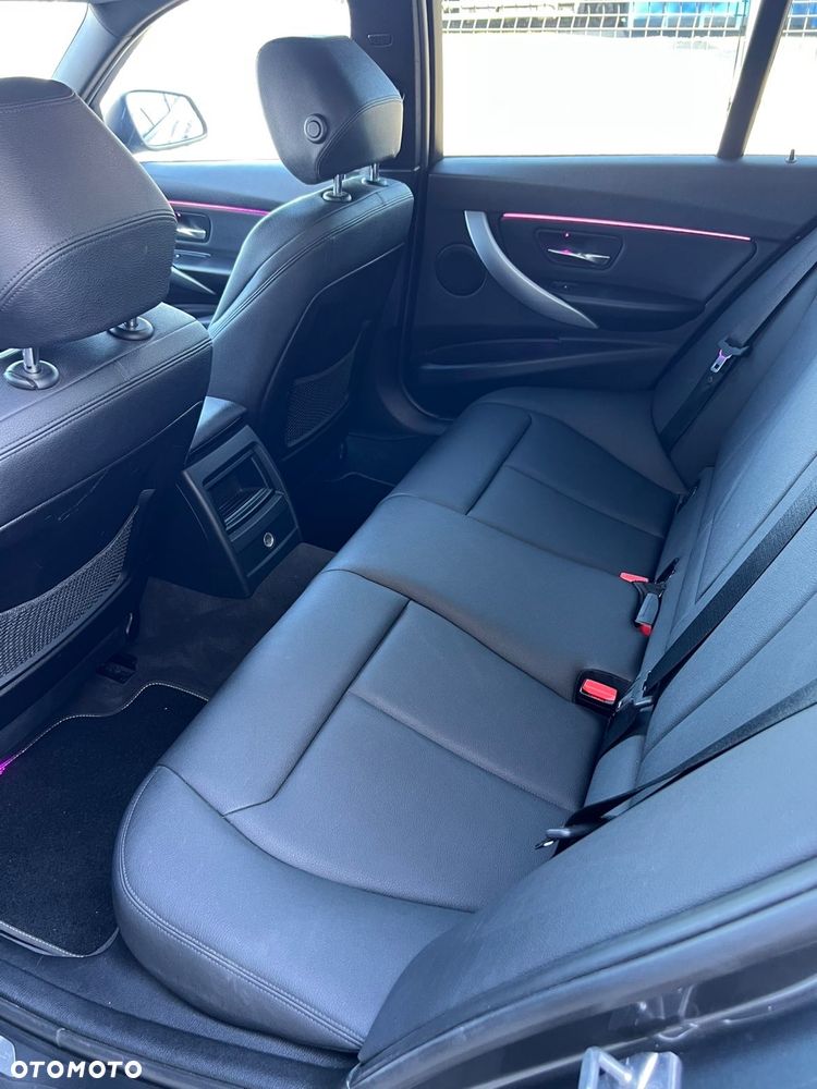 BMW Seria 3 318d Sport Line - 18