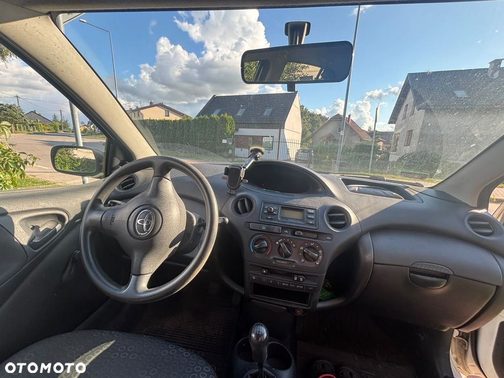 Toyota Yaris 1.0 Base - 8