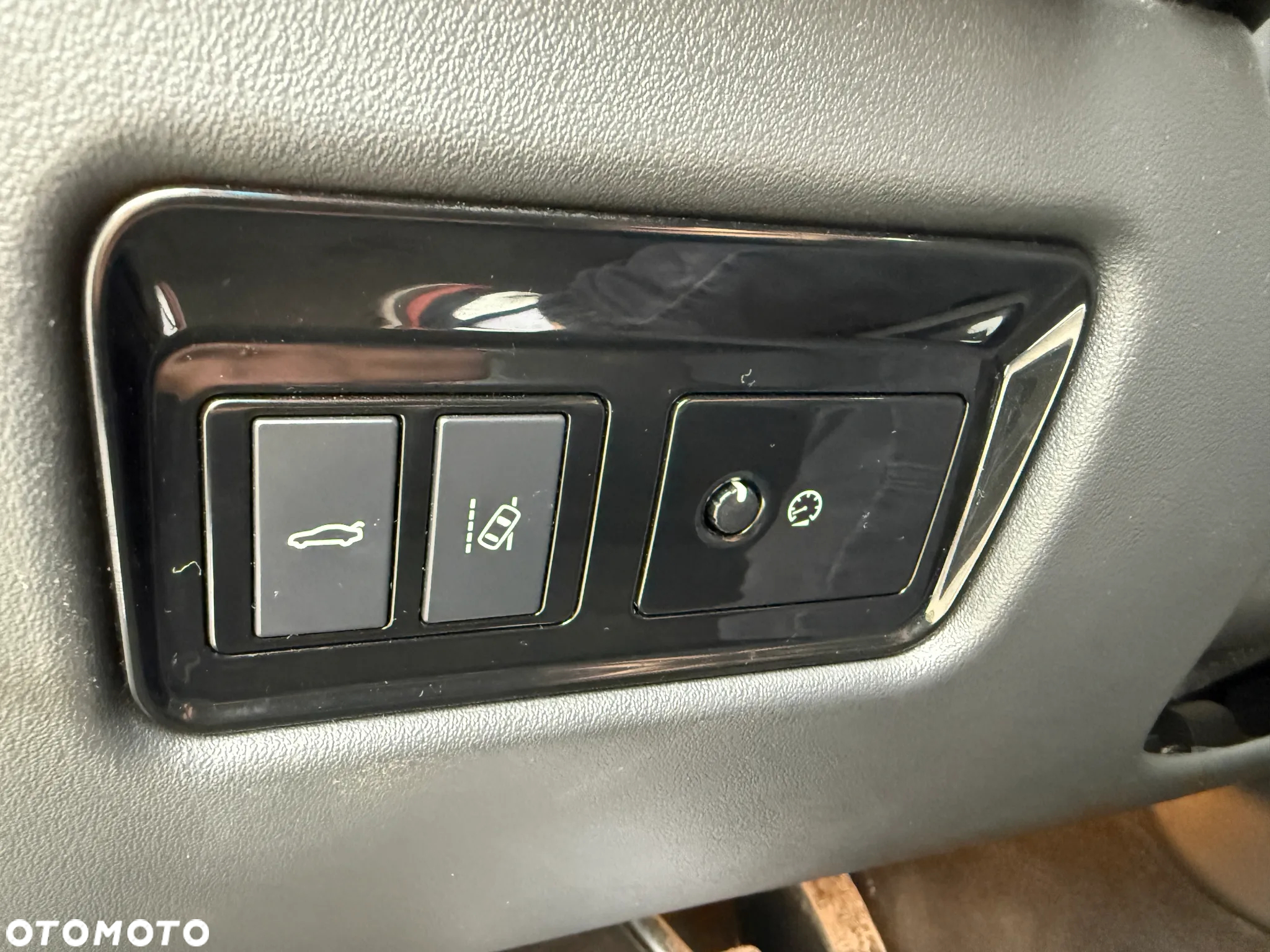 Jaguar XE - 25