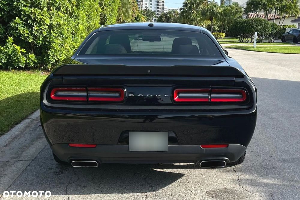 Dodge Challenger 5.7 R/T - 4