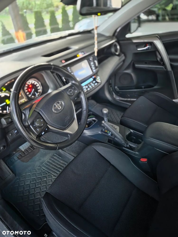Toyota RAV4 - 6