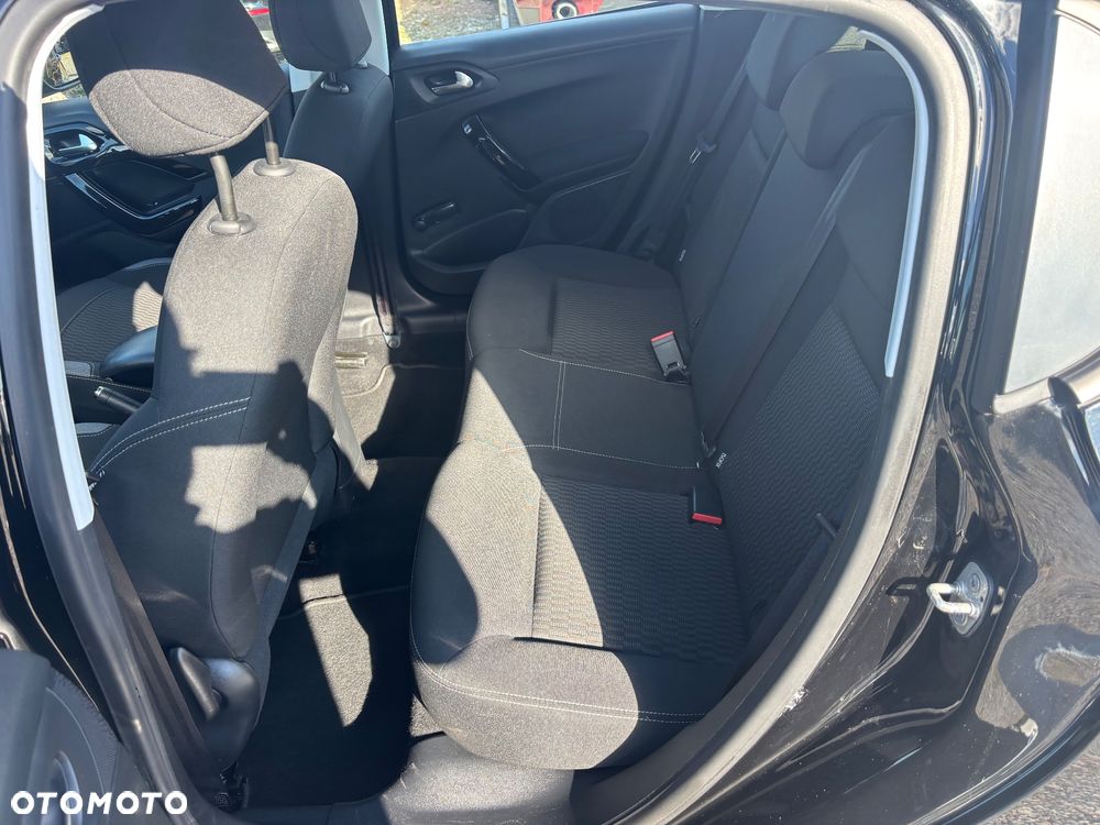 Peugeot 208 1.2 PureTech Active - 5
