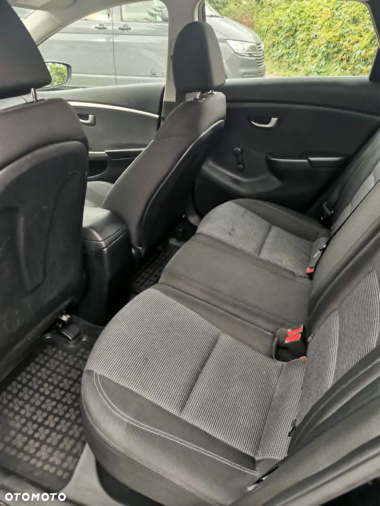 Hyundai i30 1.6 CRDi Classic + - 10