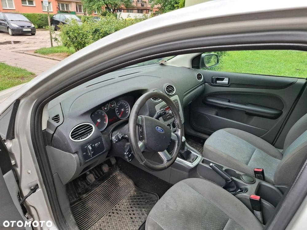 Ford Focus 1.6 Ambiente - 4