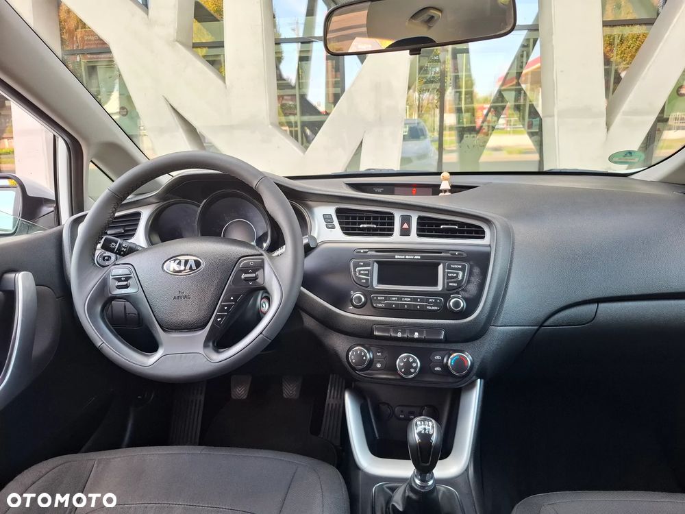 Kia Ceed 1.4 CVVT Dream Team Edition - 29