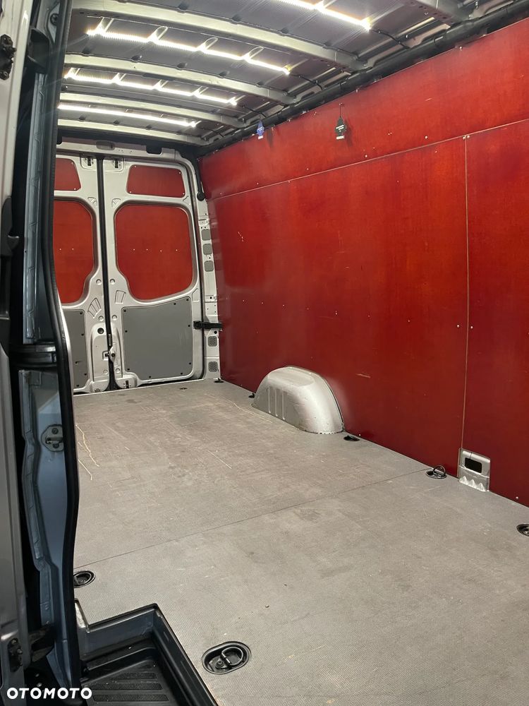 Mercedes-Benz Sprinter - 11