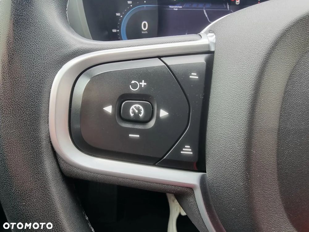 Volvo XC 60 D5 SCR AWD Momentum - 9