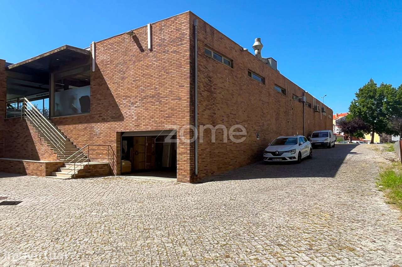 Loja, garagem, armazém, aparcamento, Rua S. Gens, Sra Hora, Matosin... - Grande imagem: 4/37